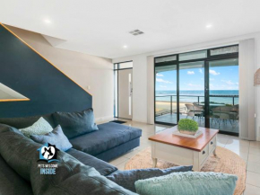 Three Level Esplanade Magic with Stunning Views